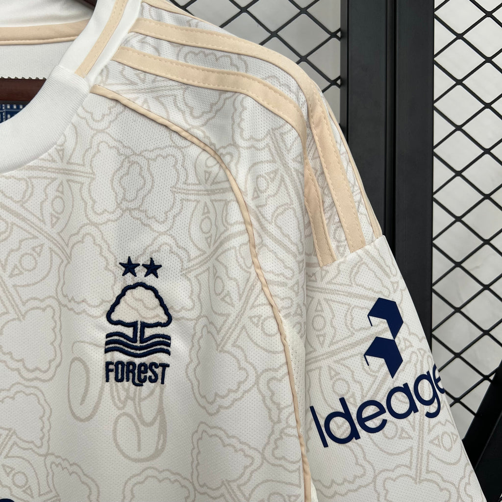 VISITANTE 2025/26 · nottingham forest · Vista y detalles