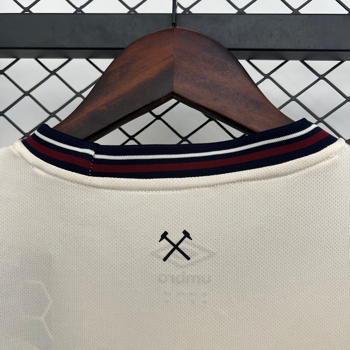 VISITANTE 2025/26 · west ham united · Vista y detalles