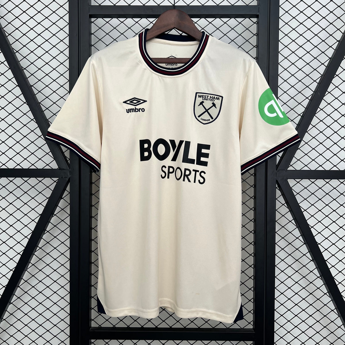VISITANTE 2025/26 · west ham united · Vista y detalles