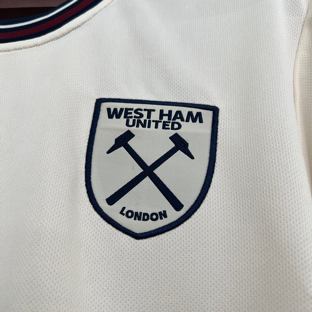 VISITANTE 2025/26 · west ham united · Vista y detalles