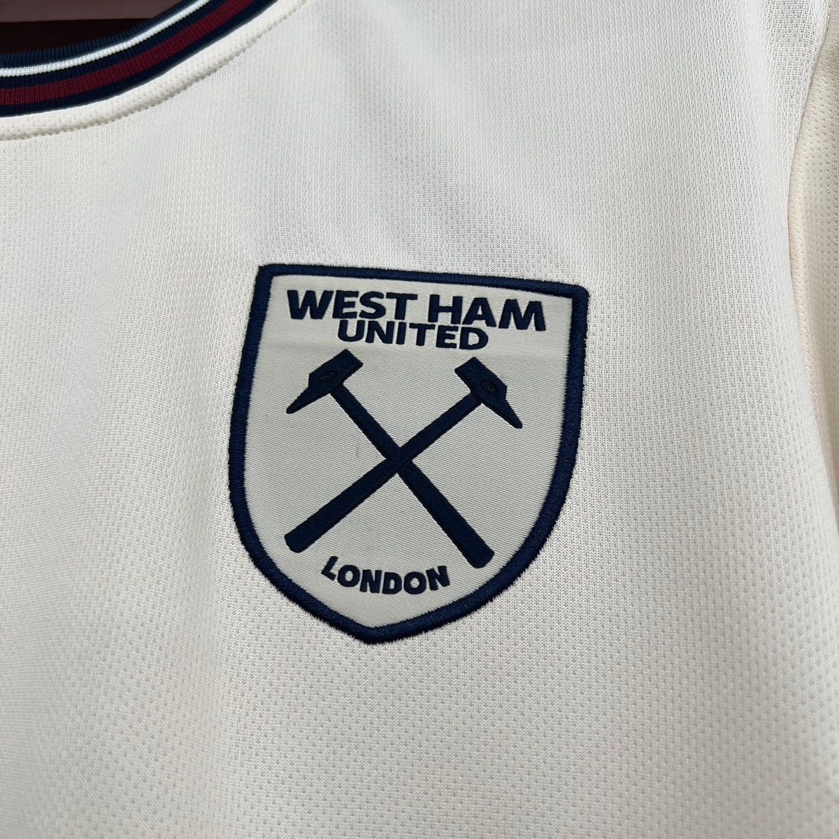 VISITANTE 2025/26 · west ham united · Vista y detalles