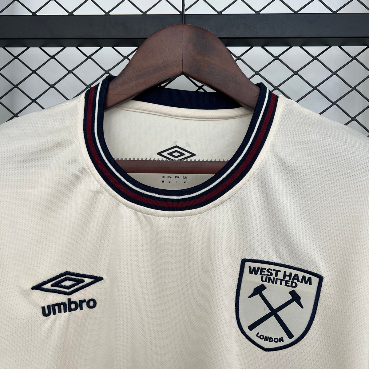 VISITANTE 2025/26 · west ham united · Vista y detalles