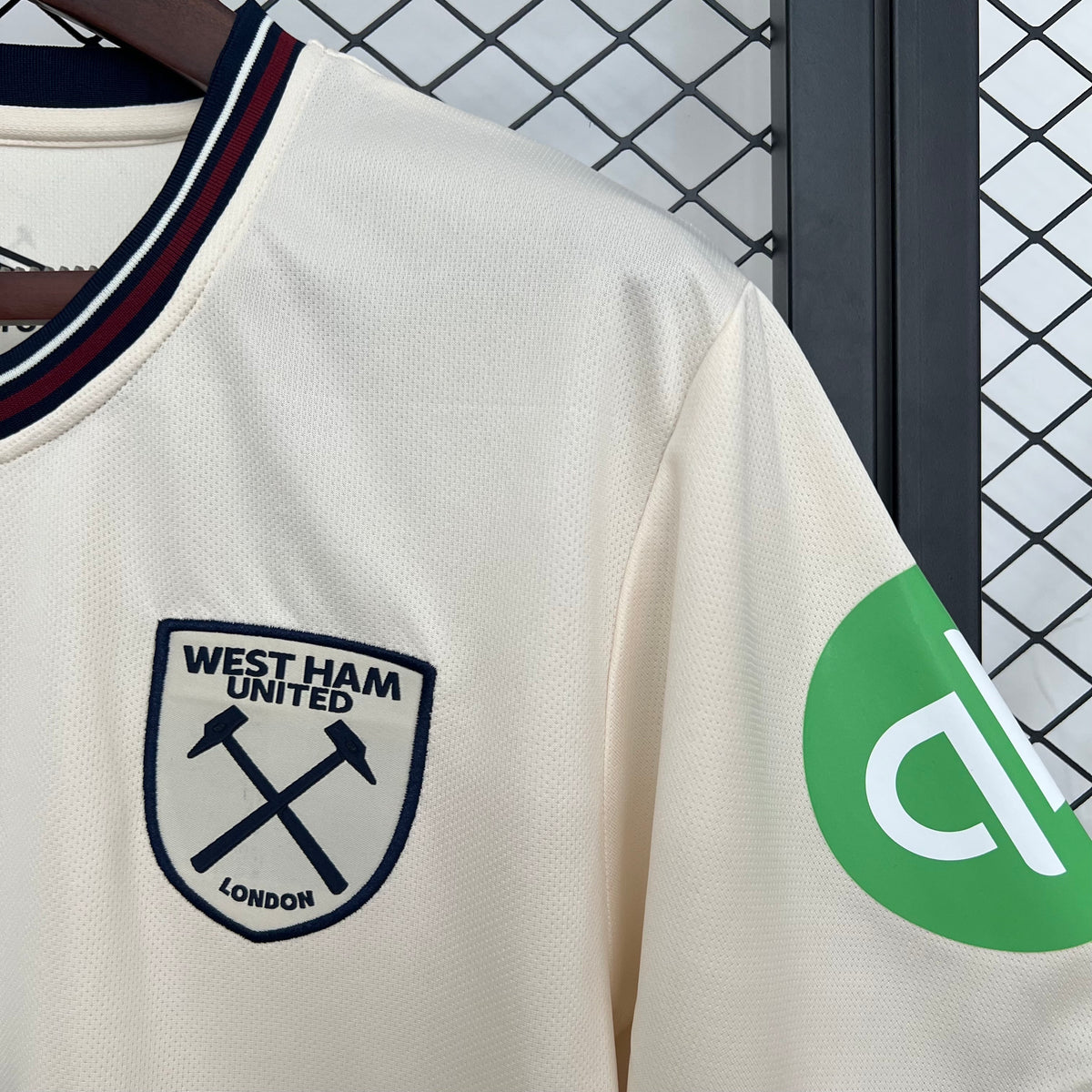 VISITANTE 2025/26 · west ham united · Vista y detalles
