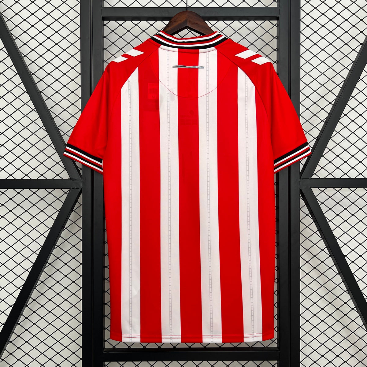 LOCAL 2025/26 · sunderland · Vista trasera