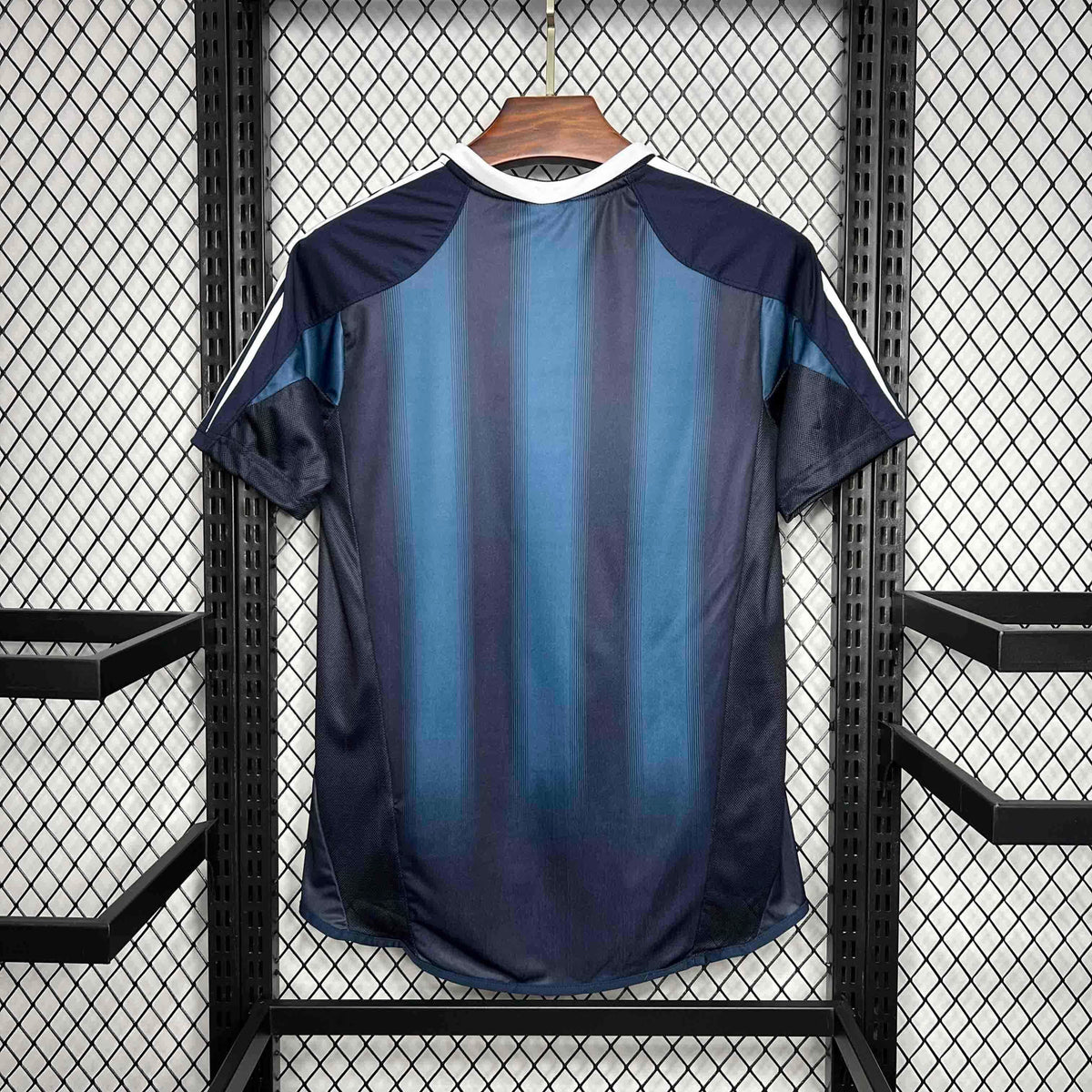 VISITANTE 2004/05 · newcastle united · Vista trasera