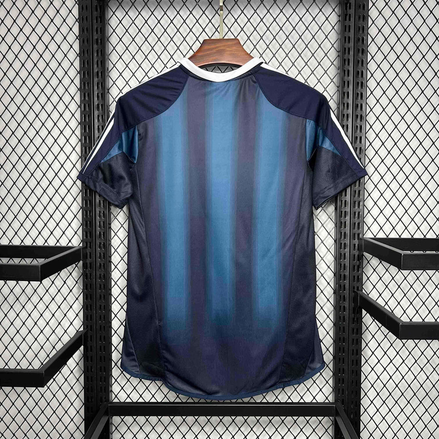 VISITANTE 2004/05 · newcastle united · Vista trasera