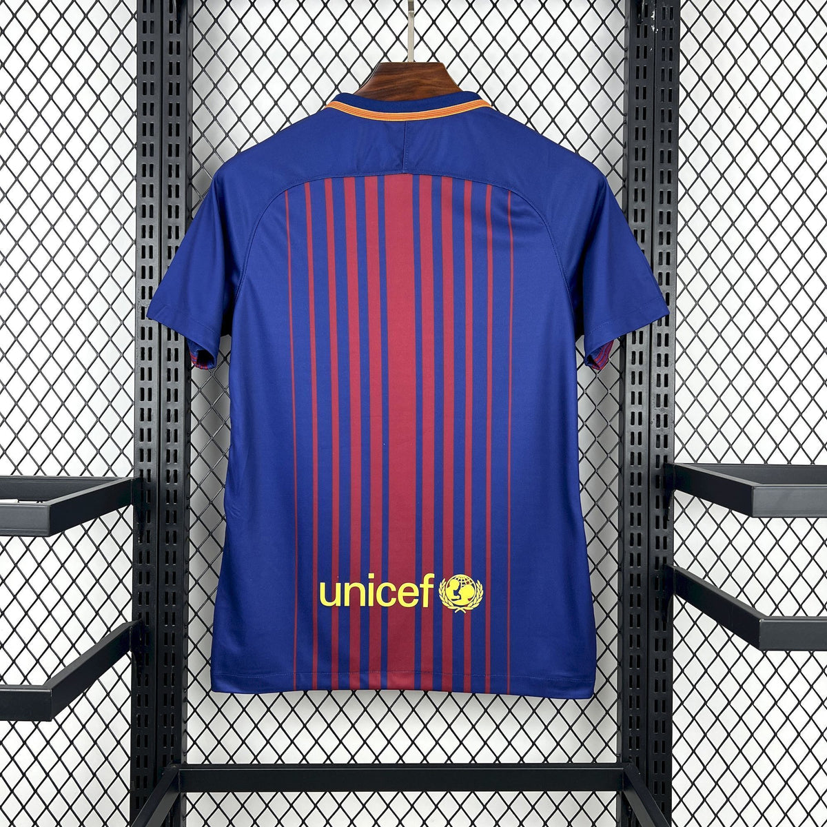 LOCAL 2017/18 · barcelona · Vista trasera