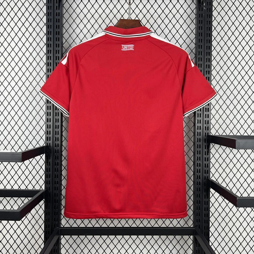 LOCAL 2026/27 · manchester united · Vista trasera